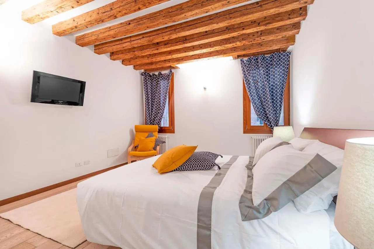 Central Apt Venise