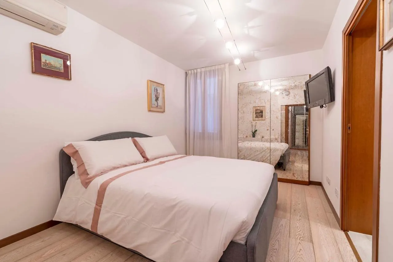 Central Apt Venise