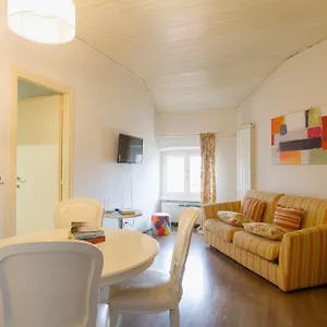 Milanese Flat - Via Vigevano , Milan Italy